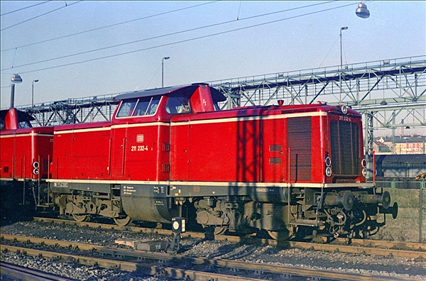 Foto:: DB 211 232-4 / Hagen / November 1974 (Foto,Fotos,Bilder,Bild,)