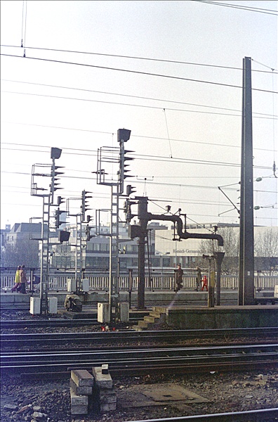 Foto:: Signale und Wasserkran / Koeln / 20.11.1974 (Foto,Fotos,Bilder,Bild,)
