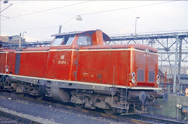 Foto:: DB 211 271-2 / Hagen / November 1974 (Foto,Fotos,Bilder,Bild,)