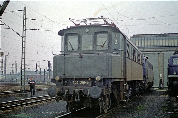 Foto:: DB 104 019-5 / Hamm / 04.01.1975 (Foto,Fotos,Bilder,Bild,)