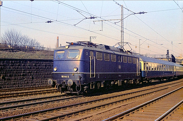 Foto:: DB 110 144-3 / Hagen / 27.02.1975 (Foto,Fotos,Bilder,Bild,)