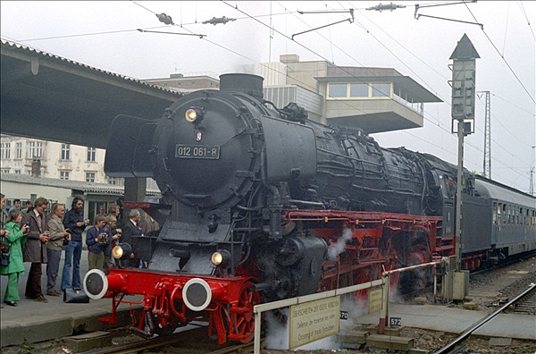 Foto:: DB 012 061-8 / Trier / 25.05.1975 (Foto,Fotos,Bilder,Bild,)