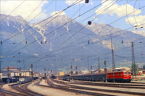 Foto:: OeBB 1111.13 / Innsbruck / 23.07.1975 (Foto,Fotos,Bilder,Bild,)