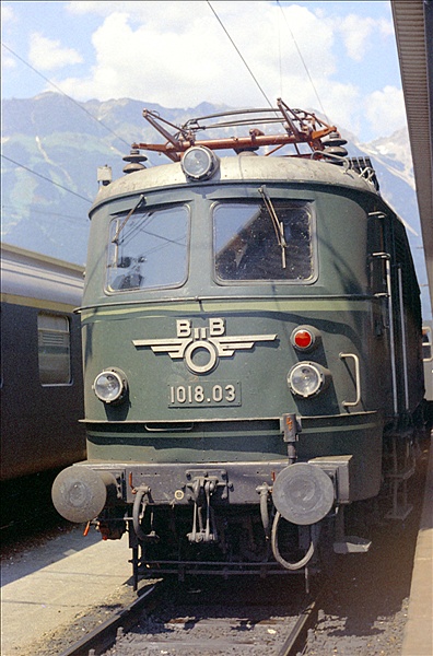 Foto:: OeBB 1018.03 / Innsbruck / 23.07.1975 (Foto,Fotos,Bilder,Bild,)