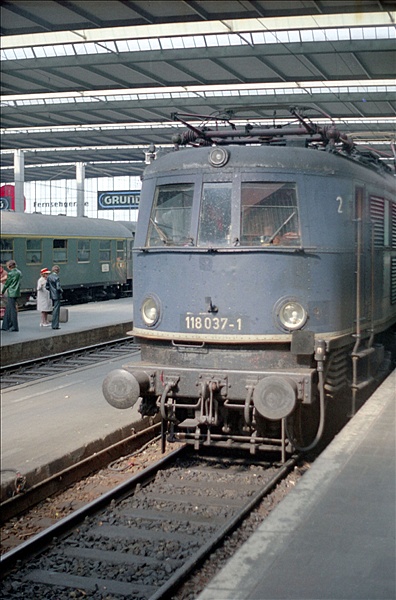 Foto:: DB 118 037-1 / Muenchen / 24.07.1975 (Foto,Fotos,Bilder,Bild,)