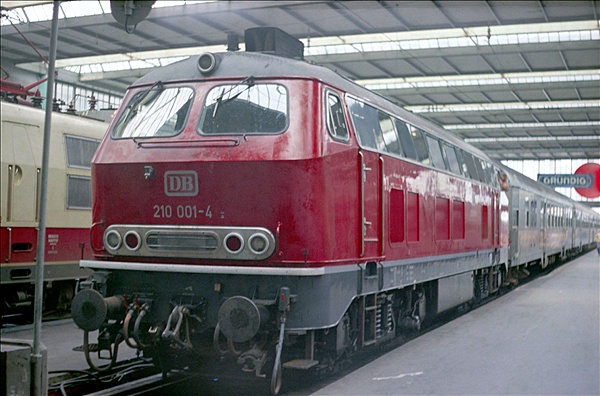 Foto:: DB 210 001-4 / Muenchen / 24.07.1975 (Foto,Fotos,Bilder,Bild,)
