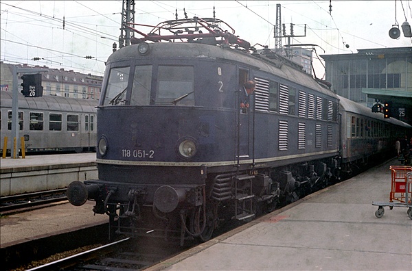 Foto:: DB 118 051-2 / Muenchen / 24.07.1975 (Foto,Fotos,Bilder,Bild,)