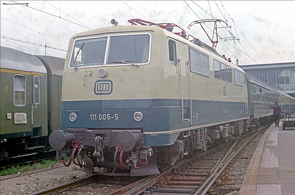 Foto:: DB 111 005-5 / Muenchen / 24.07.1975 (Foto,Fotos,Bilder,Bild,)