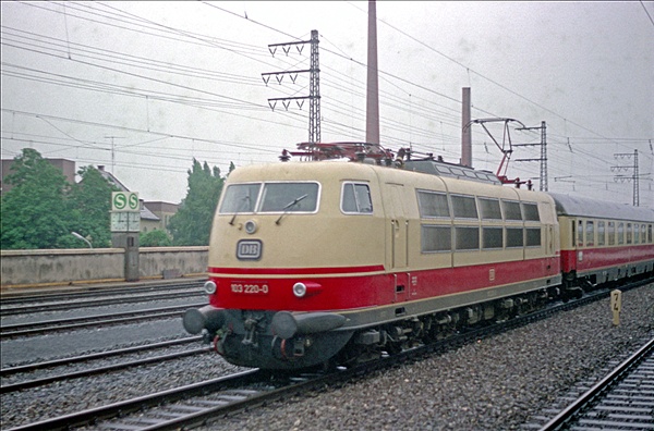Foto:: DB 103 220-0 / MUenchen / 24.07.1975 (Foto,Fotos,Bilder,Bild,)