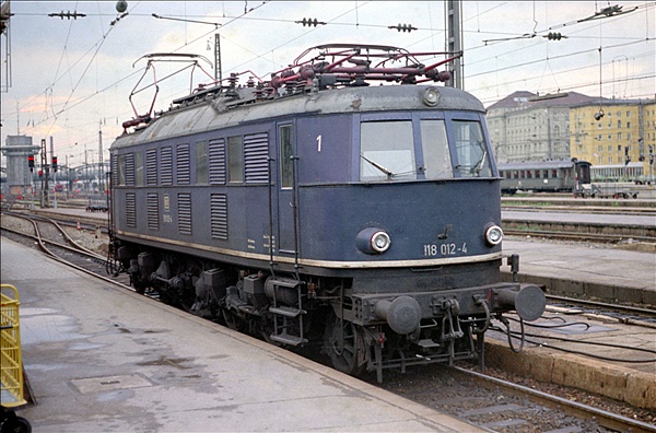 Foto:: DB 118 012-4 / Muenchen / 24.07.1975 (Foto,Fotos,Bilder,Bild,)