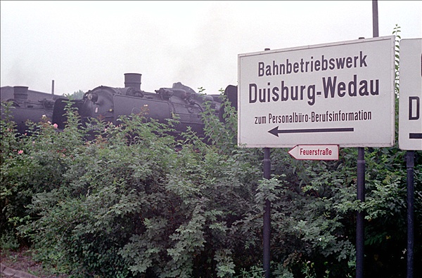 Foto:: Schild Bahnbetriebswerk / Duisburg-Wedau / 13.08.1975 (Foto,Fotos,Bilder,Bild,)