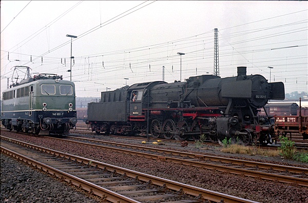 Foto:: DB 052 353-0 + DB 140 851-7 / Oberhausen-Osterfeld / 13.08.1975 (Foto,Fotos,Bilder,Bild,)