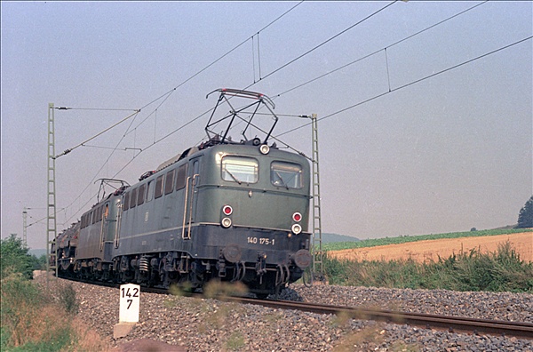 Foto:: DB 140 175-1 + DB 140 198-3 / Menne / 26.08.1975 (Foto,Fotos,Bilder,Bild,)