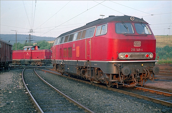 Foto:: DB 216 146-1 + DB 212 315-6 / Altenbeken / 26.08.1975 (Foto,Fotos,Bilder,Bild,)