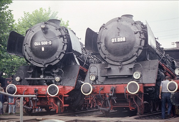 Foto:: DB 044 508-0 + 01 008 / Bochum-Dahlhausen / 07.09.1975 (Foto,Fotos,Bilder,Bild,)