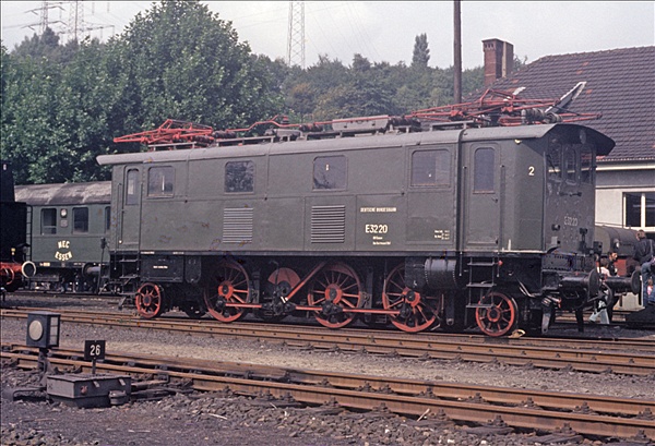 Foto:: E 32 20 / Bochum-Dahlhausen / 07.09.1975 (Foto,Fotos,Bilder,Bild,)