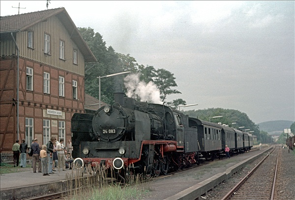 Foto:: EK 24 083 / Wehrden / 21.09.1975 (Foto,Fotos,Bilder,Bild,)