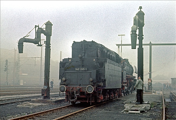 Foto:: DB 042 245-1 / Warburg / 26.10.1975 (Foto,Fotos,Bilder,Bild,)