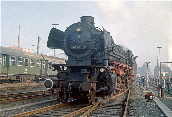 Foto:: DB 042 245-1 / Warburg / 26.10.1975 (Foto,Fotos,Bilder,Bild,)