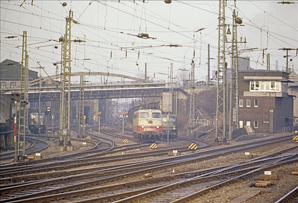 Foto:: DB 112 + DB 141 / Hagen / Dezember 1975 (Foto,Fotos,Bilder,Bild,)