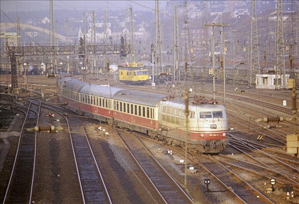 Foto:: DB 103 158-2 + DB 701 / Hagen / Dezember 1975 (Foto,Fotos,Bilder,Bild,)