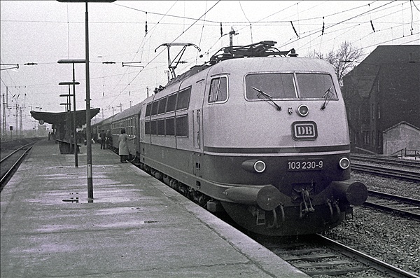 Foto:: DB 103 230-9 / Gelsenkirchen / Dezember 1975 (Foto,Fotos,Bilder,Bild,)