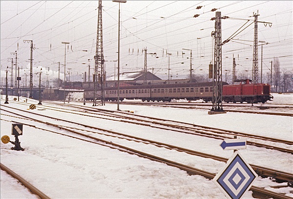 Foto:: DB 053 075-8 + DB 212 / Wuppertal / 07.02.1976 (Foto,Fotos,Bilder,Bild,)