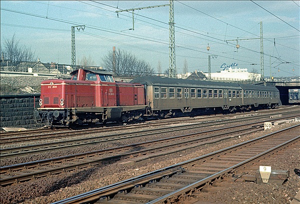 Foto:: DB 212 263-8 / Hagen / Februar 1976 (Foto,Fotos,Bilder,Bild,)