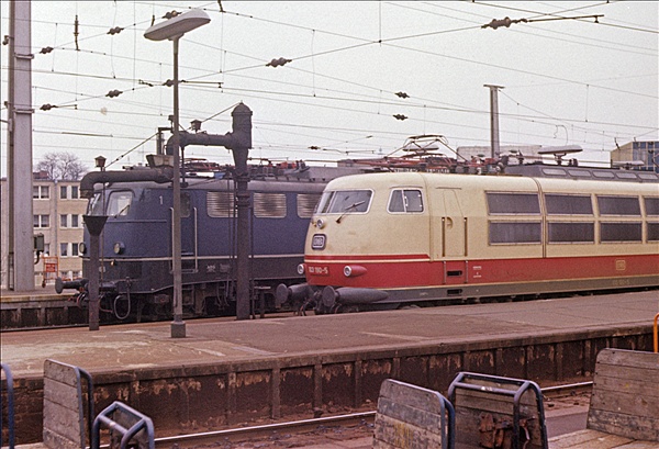 Foto:: DB 110 + DB 103 190-5 / Koeln / 04.04.1976 (Foto,Fotos,Bilder,Bild,)