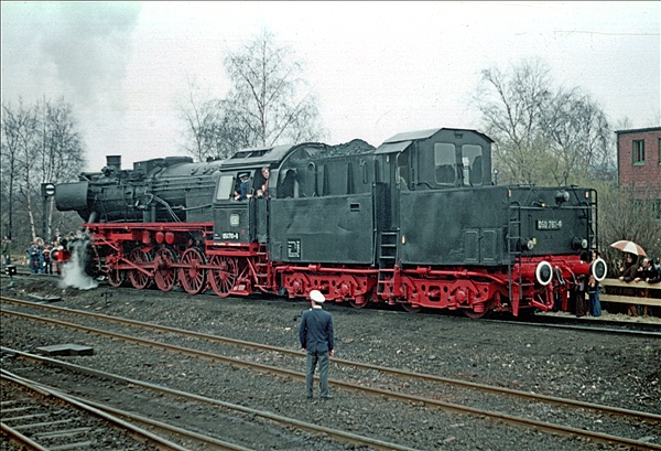 Foto:: DB 050 761-6 Dampflokabschied / Stolberg / 04.04.1976 (Foto,Fotos,Bilder,Bild,)