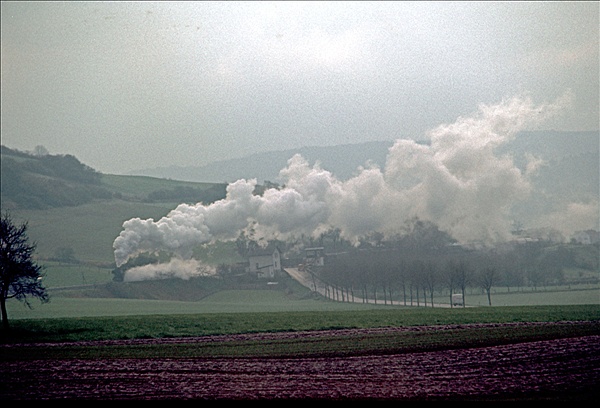 Foto:: DB 044 319-2 / Ottbergen / 23.04.1976 (Foto,Fotos,Bilder,Bild,)