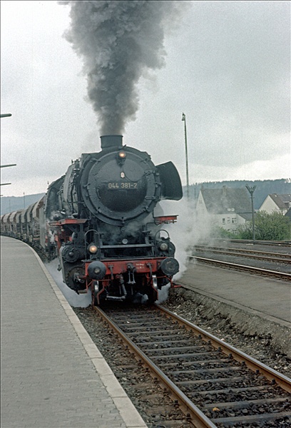 Foto:: DB 044 381-2 / Ottbergen / 23.04.1976 (Foto,Fotos,Bilder,Bild,)