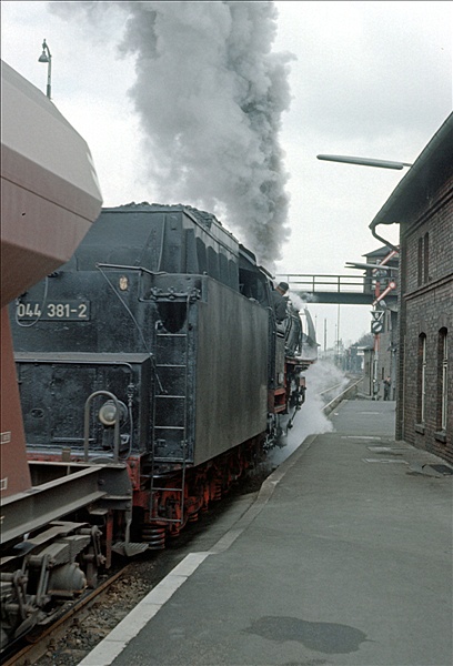 Foto:: DB 044 381-2 / Ottbergen / 23.04.1976 (Foto,Fotos,Bilder,Bild,)