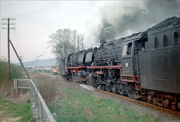 Foto:: DB 044 534-6 + DB 044 / Amelunxen West / 23.04.1976 (Foto,Fotos,Bilder,Bild,)