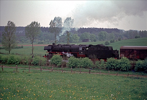 Foto:: DB 044 389-5 / Reelsen / 11.05.1976 (Foto,Fotos,Bilder,Bild,)