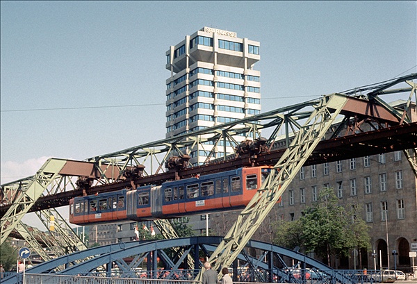 Foto:: Schwebebahn / Wuppertal / 23.05.1976 (Foto,Fotos,Bilder,Bild,)