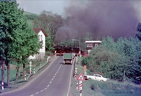 Foto:: DB 044 591-6 / Ottbergen / 24.05.1976 (Foto,Fotos,Bilder,Bild,)