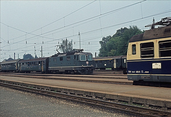 Foto:: SBB Re 4/4 11201 + OeBB 4030.15 / Bregenz / 12.08.1976 (Foto,Fotos,Bilder,Bild,)