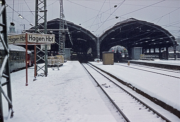 Foto:: Bahnhof im Schnee / Hagen / 28.12.1976 (Foto,Fotos,Bilder,Bild,)