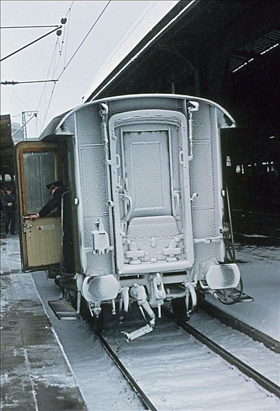 Foto:: Zugschluss im Schnee / Hagen / 28.12.1976 (Foto,Fotos,Bilder,Bild,)