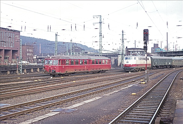 Foto:: DB 103 004-8+ DB 515 / Hagen / Februar 1977 (Foto,Fotos,Bilder,Bild,)