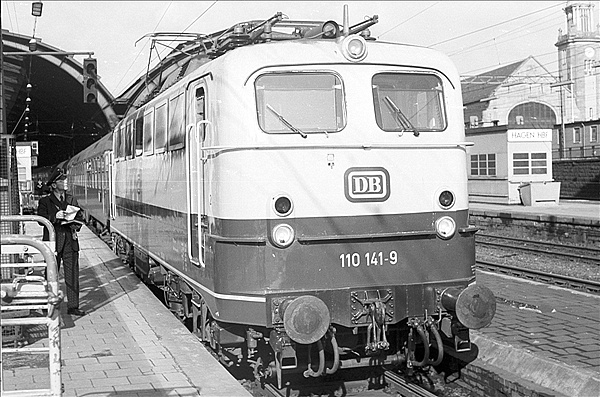 Foto:: DB 110 141-9 / Hagen / 05.03.1977 (Foto,Fotos,Bilder,Bild,)