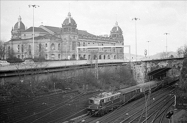 Foto:: DB 110 / Wuppertal / 05.03.1977 (Foto,Fotos,Bilder,Bild,)