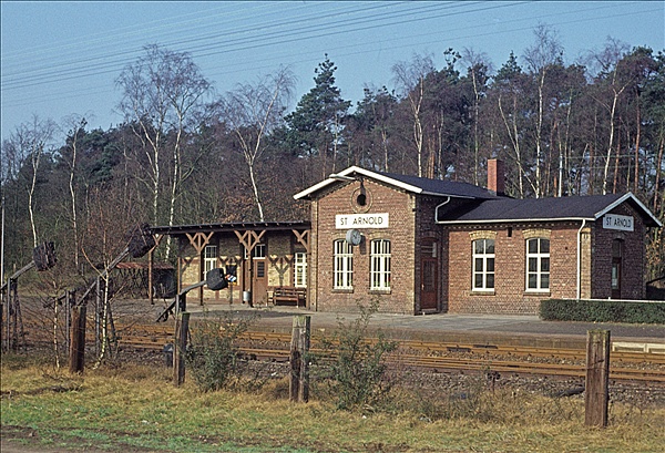 Foto:: Bahnhofsgebaeude / St. Arnold / 20.03.1977 (Foto,Fotos,Bilder,Bild,)