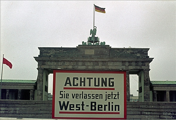 Foto:: BRandenburger Tor / Berlin / 10.04.1977 (Foto,Fotos,Bilder,Bild,)