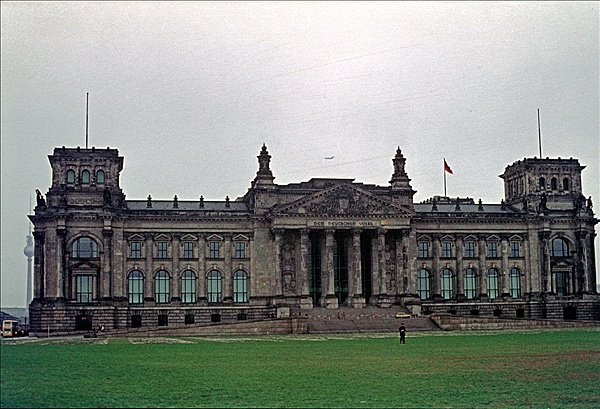 Foto:: Reichstagsgebauede / Berlin / 10.04.1977 (Foto,Fotos,Bilder,Bild,)