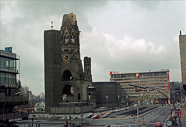 Foto:: Kaiser Wilhelm Gedaechtsnis Kirche / Berlin / 10.04.1977 (Foto,Fotos,Bilder,Bild,)
