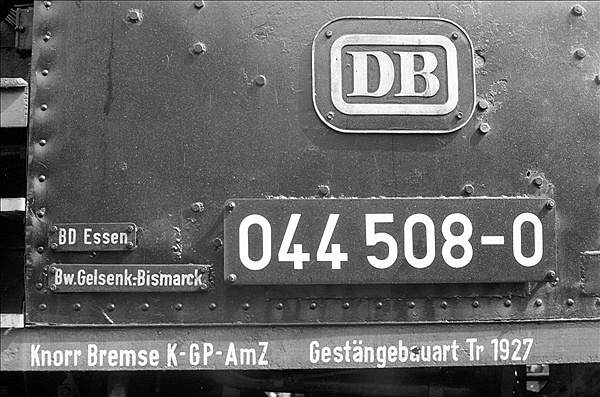 Foto:: DB 044 508-0 / Brilon / 24.04.1977 (Foto,Fotos,Bilder,Bild,)