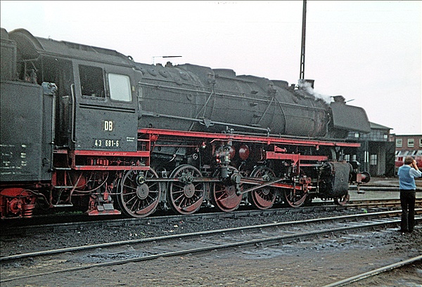 Foto:: DB 043 681-6 / Emden / 30.04.1977 (Foto,Fotos,Bilder,Bild,)