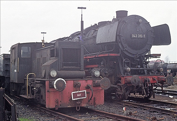Foto:: DB 043 315-1 / Emden / 30.04.1977 (Foto,Fotos,Bilder,Bild,)